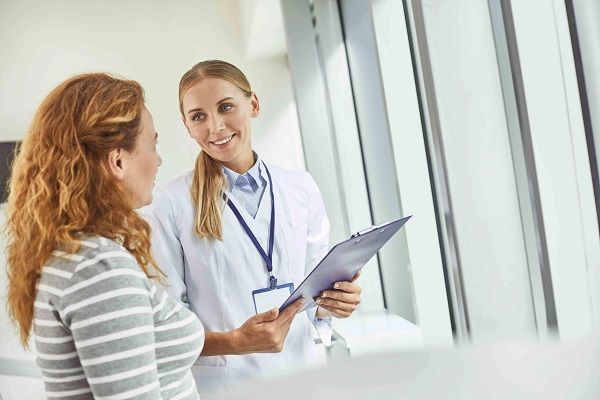 Memorial doctor with patient