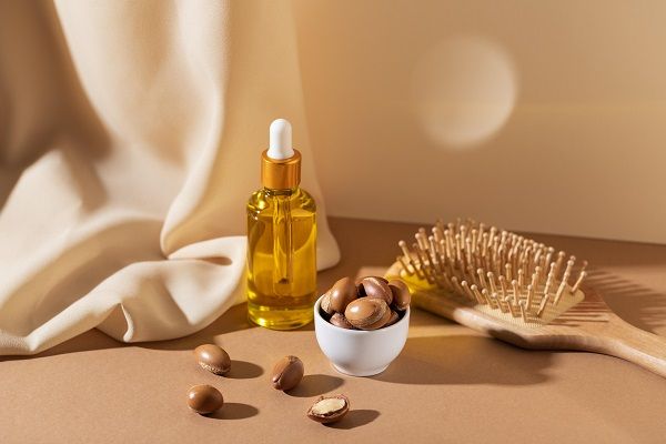Argan oil bottle with comb