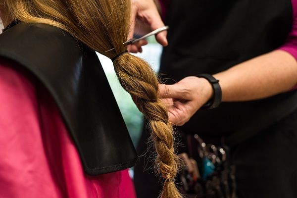 Kann man Haare an jemand anderen spenden 1